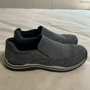 Skechers men’s size 8 gray slip on shoes.